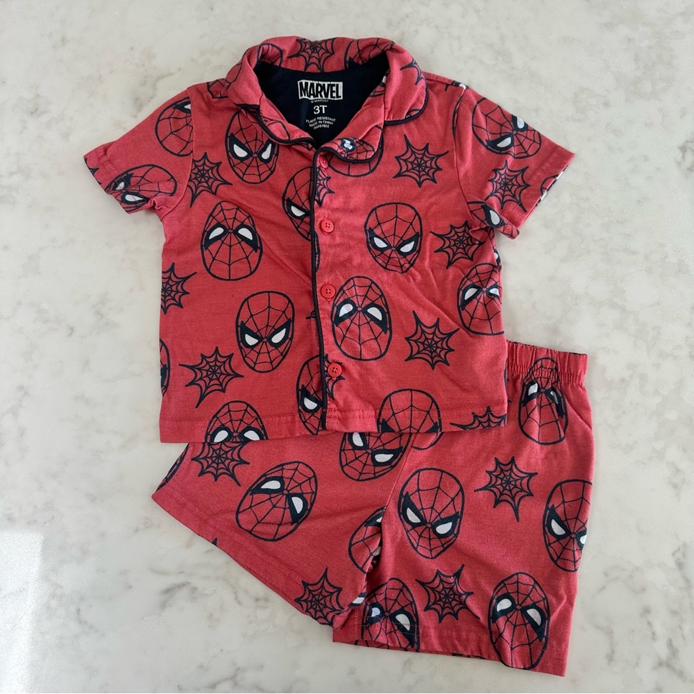 Marvel Red Spider-Man Kids 2 Piece Button Up Pajamas. Size 3T